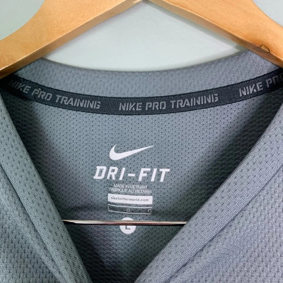 Nike Pro Shirt Size Large - Picture 4 of 5